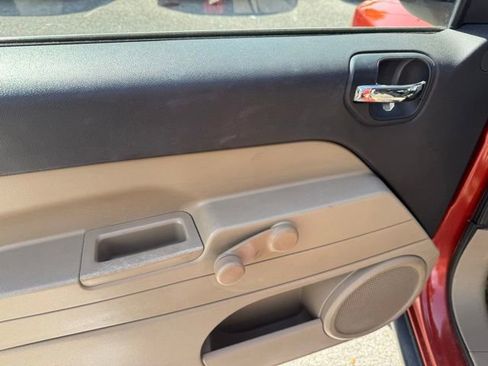 Used 2010 Jeep Compass Sport image 29