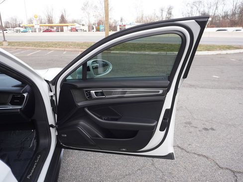 Used 2019 Porsche Panamera Turbo image 30