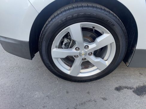 Used 2014 Chevrolet Volt FWD image 24
