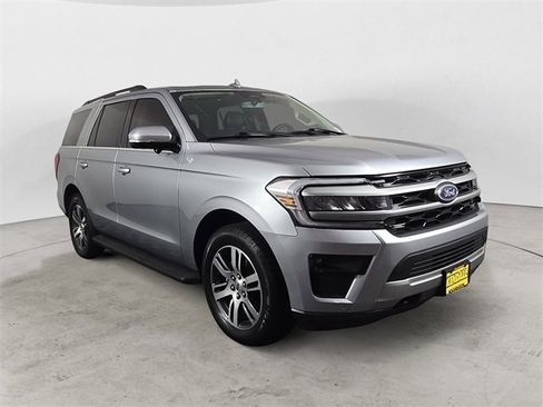 Certified 2024 Ford Expedition XLT image 7