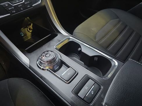 Used 2018 Ford Fusion SE image 27