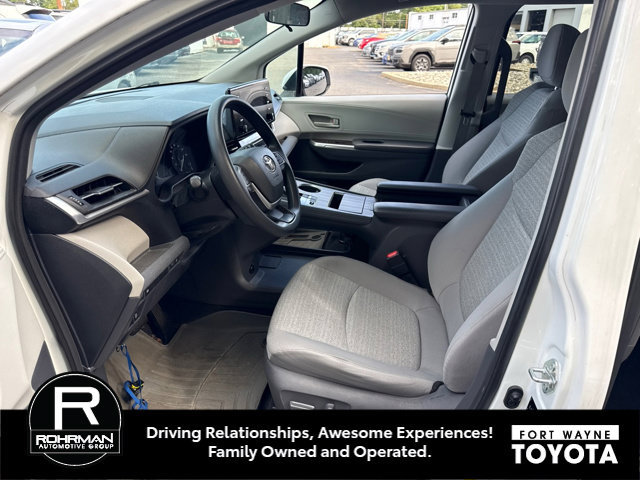 Used 2021 Toyota Sienna LE AWD/4WD image 6