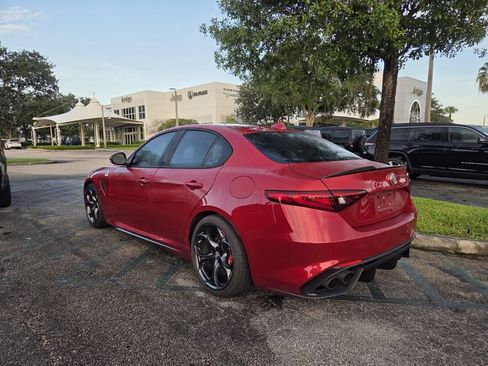 Used 2017 Alfa Romeo Giulia Quadrifoglio RWD image 4