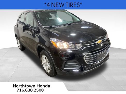 Used 2021 Chevrolet Trax LS image 2