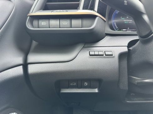 Used 2024 Toyota Crown XLE image 31