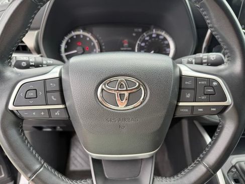Used 2023 Toyota Highlander LE AWD/4WD image 14