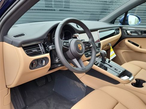 Used 2026 Porsche Macan AWD/4WD image 4