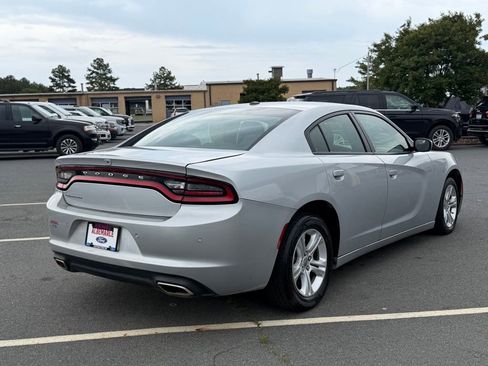 Used 2022 Dodge Charger SXT RWD image 3
