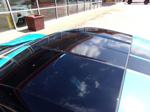 Used 2021 Chevrolet Corvette Stingray Coupe w/ Z51 Performance Package image 11