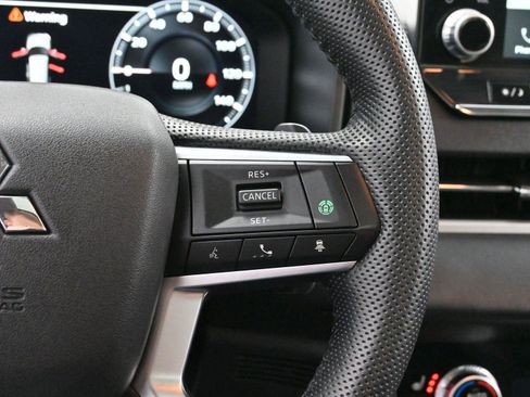 Used 2023 Mitsubishi Outlander SEL image 16