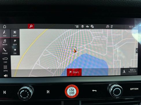 Certified 2026 Porsche Macan AWD/4WD image 31