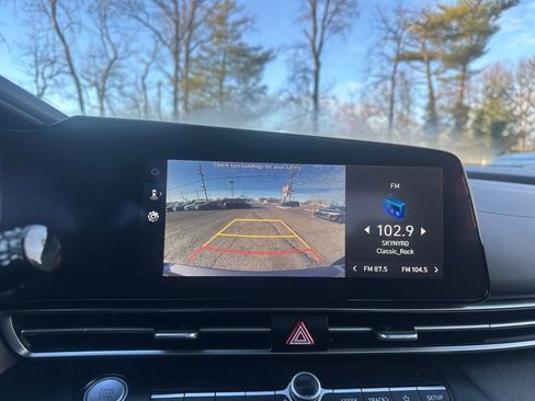 Used 2023 Hyundai Elantra SEL w/ Convenience Package image 17