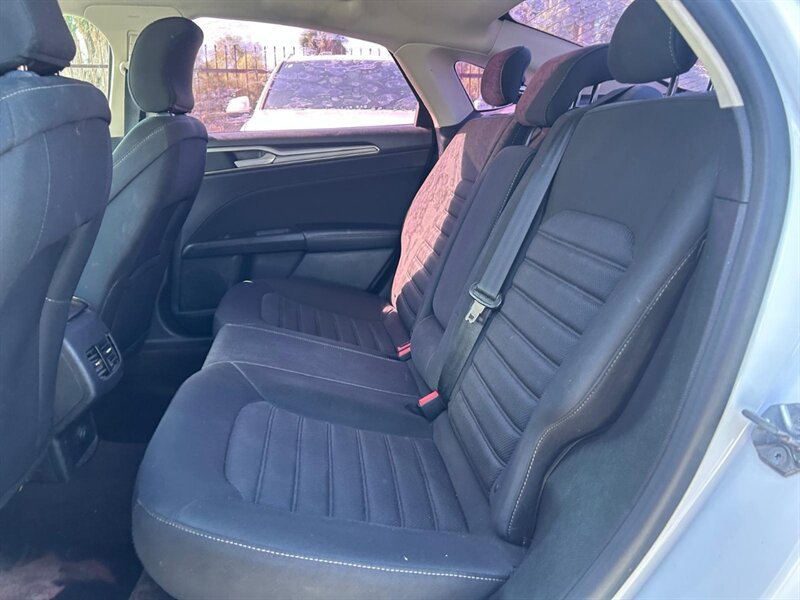 Used 2019 Ford Fusion SE FWD image 20