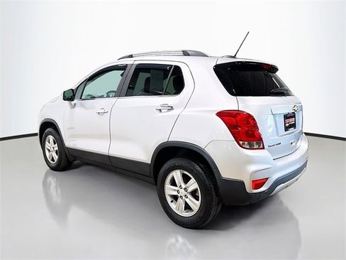 Used 2018 Chevrolet Trax LT w/ LT Convenience Package image 8