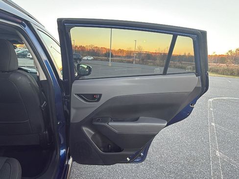 Used 2024 Subaru Crosstrek 2.0i Premium image 18