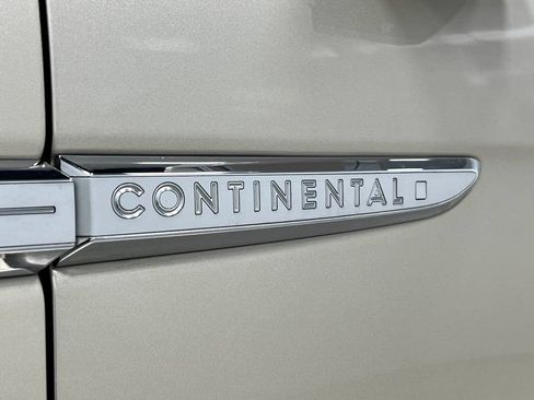 Used 2017 Lincoln Continental Select w/ Climate Package FWD image 41