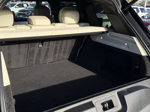 Used 2023 Land Rover Range Rover SE image 23