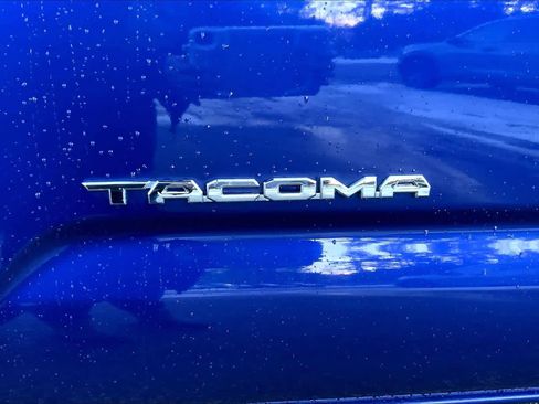 Used 2023 Toyota Tacoma TRD Off-Road image 10