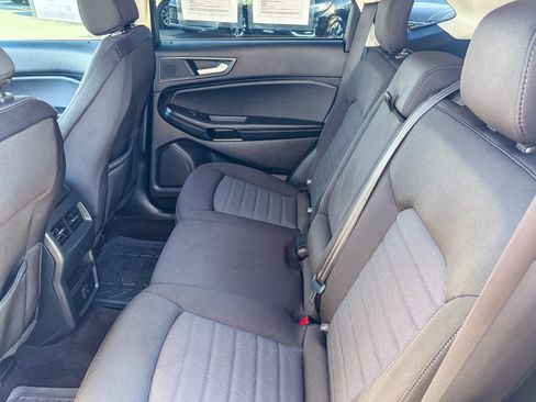Used 2020 Ford Edge SE image 17