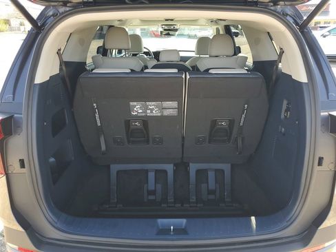 Used 2025 Kia Carnival SX Prestige image 31
