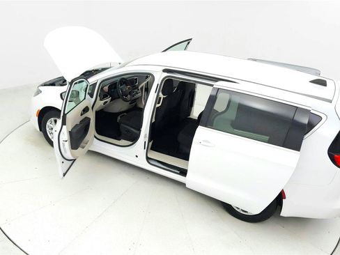 Used 2023 Chrysler Voyager LX FWD image 22