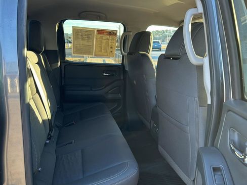 Used 2024 Nissan Frontier SV w/ SV Convenience Package image 13