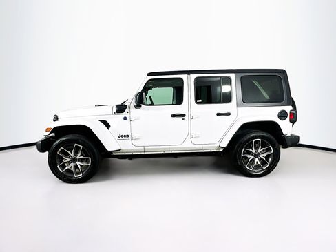 Used 2024 Jeep Wrangler Unlimited w/ Convenience Group AWD/4WD image 4