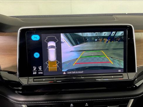 Used 2024 Volkswagen Atlas SE image 30