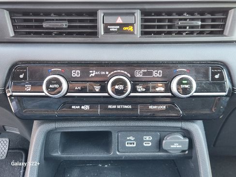 Used 2025 Honda Pilot Touring image 23