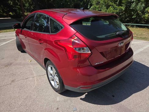 Used 2013 Ford Focus SE w/ SE Winter Pkg FWD image 4