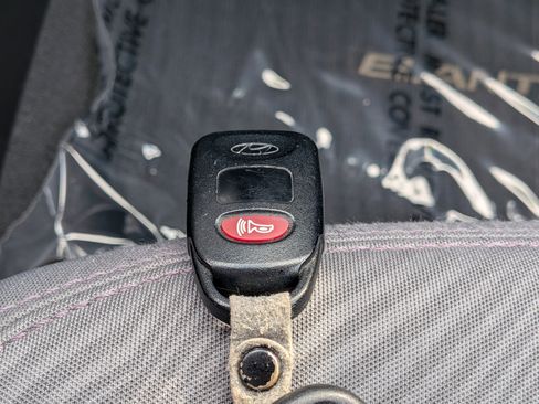 Used 2013 Hyundai Elantra GLS FWD image 30