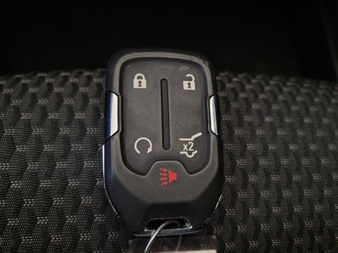 Used 2023 GMC Acadia SLE w/ Driver Convenience Package image 32