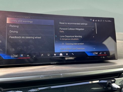 Used 2026 BMW X7 xDrive40i image 16