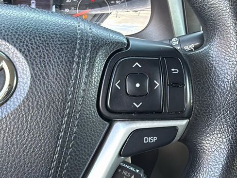 Used 2017 Toyota Sienna L image 23