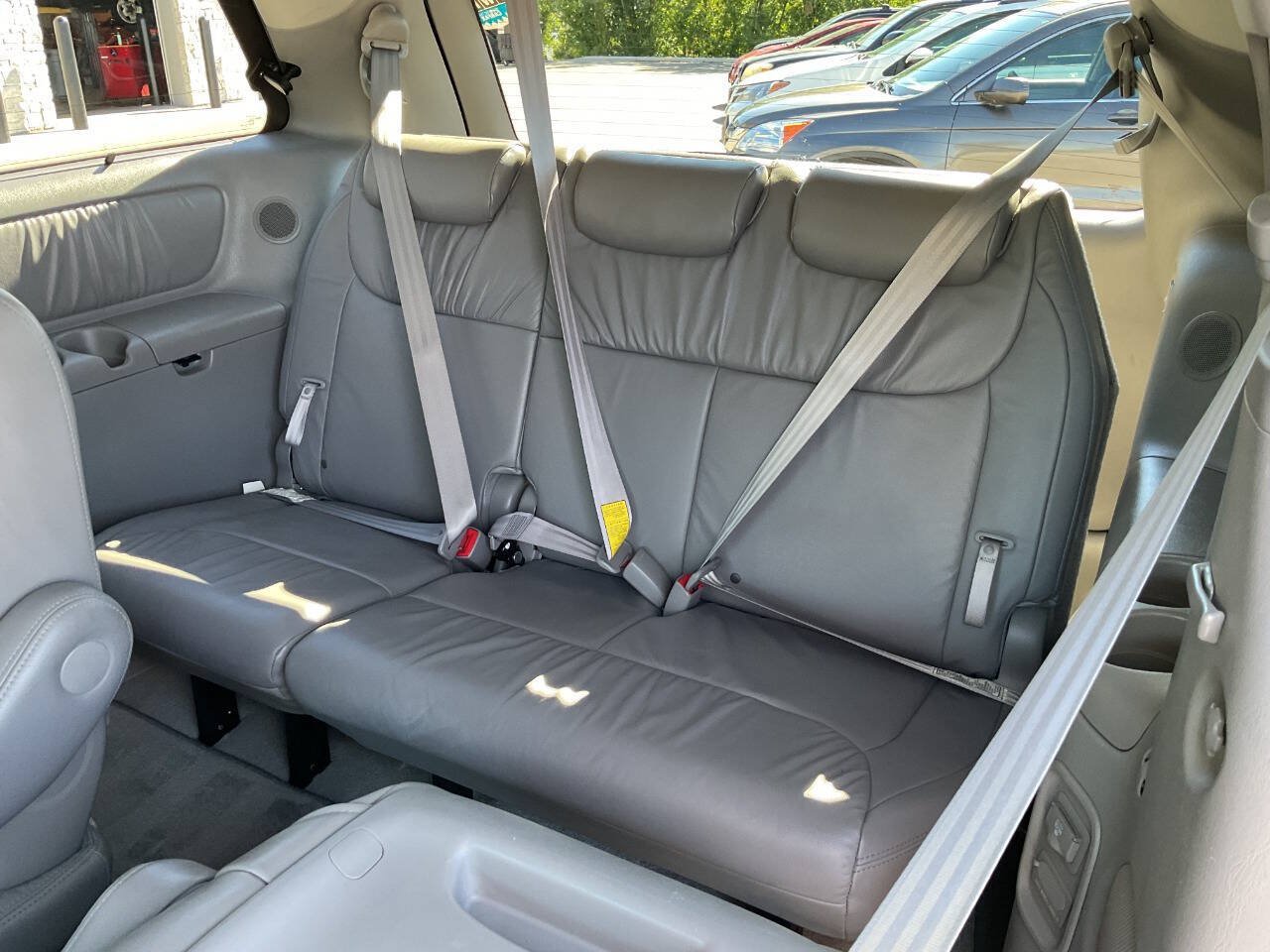 Used 2010 Toyota Sienna XLE w/ Towing Prep Pkg FWD image 33