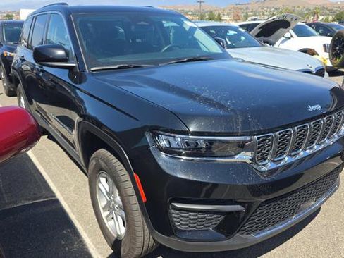 Used 2024 Jeep Grand Cherokee Laredo image 3