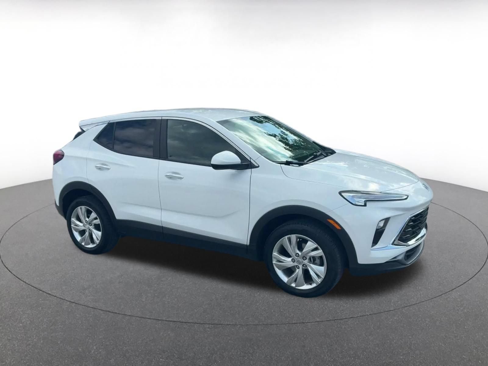 Used 2025 Buick Encore GX Preferred AWD/4WD image 2