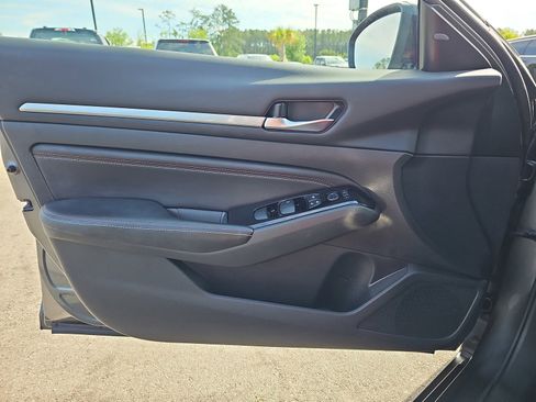 Used 2023 Nissan Altima 2.5 SR w/ SR Premium Package FWD image 29