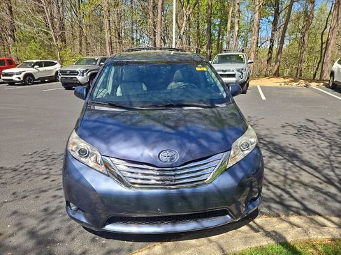 Used 2016 Toyota Sienna XLE Premium image 13