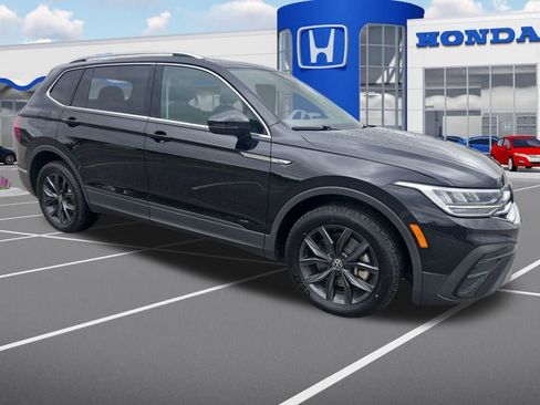 Used 2024 Volkswagen Tiguan SE image 1