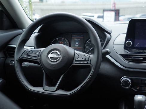 Used 2025 Nissan Altima 2.5 S FWD image 29