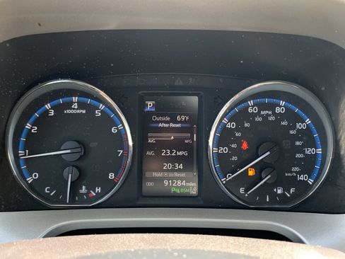 Used 2018 Toyota RAV4 Limited w/ Advanced Technology Package image 21