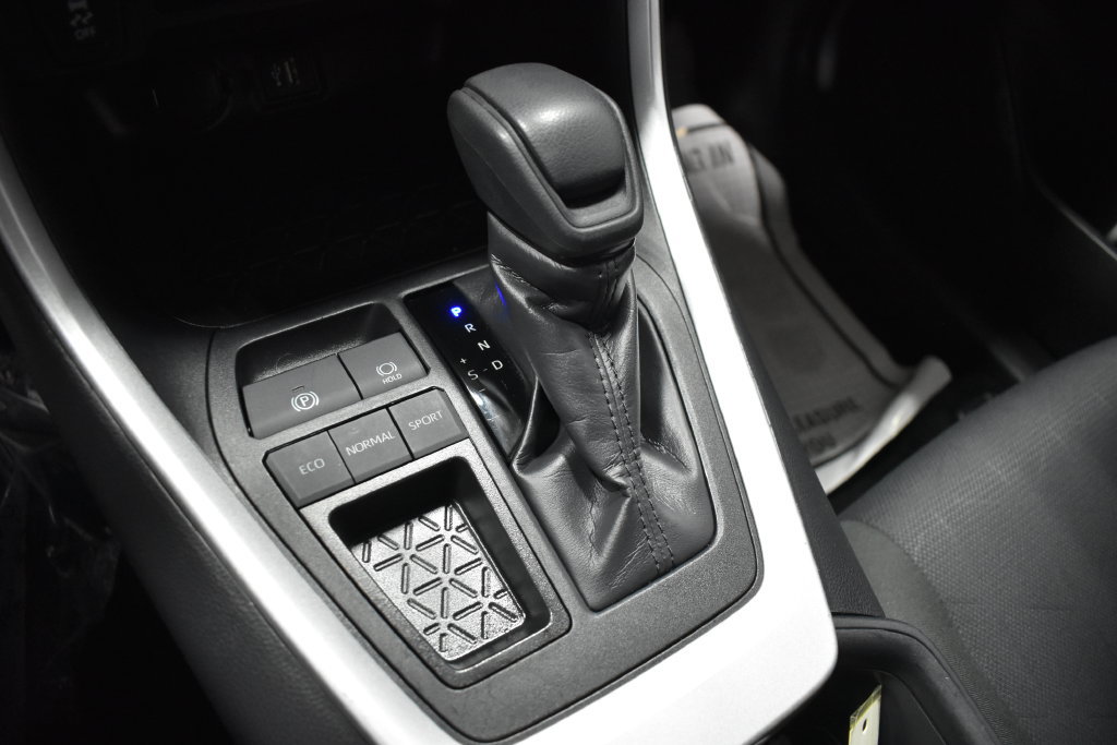 Used 2025 Toyota RAV4 XLE FWD image 18