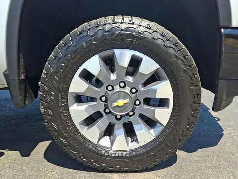 Used 2022 Chevrolet Silverado 2500 Custom w/ Custom Convenience Package AWD/4WD image 8