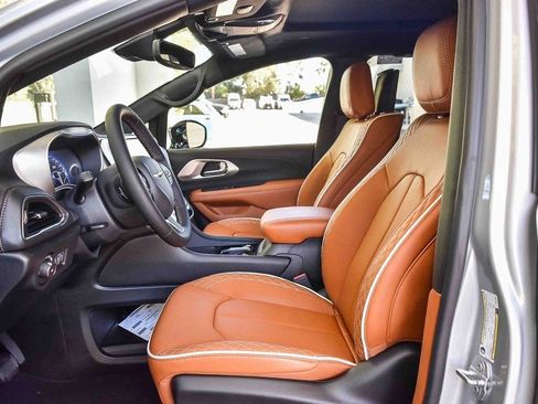 New 2026 Chrysler Pacifica Pinnacle w/ Trailer Tow Group image 18