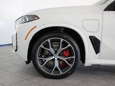 New 2026 BMW X5 xDrive50e image 11