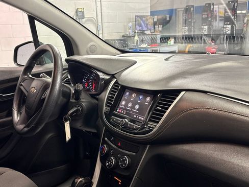 Used 2021 Chevrolet Trax LS AWD/4WD image 26