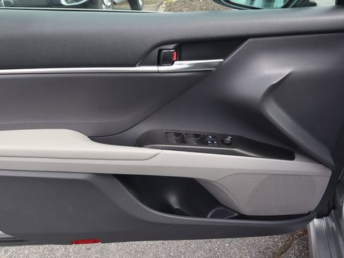 Used 2021 Toyota Camry SE image 16