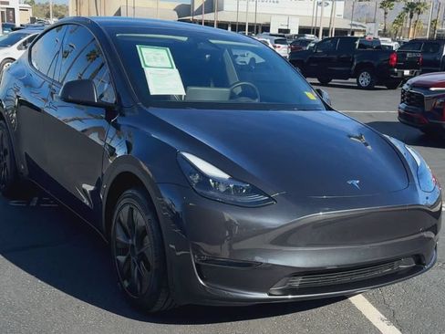 Used 2024 Tesla Model Y 2WD image 5