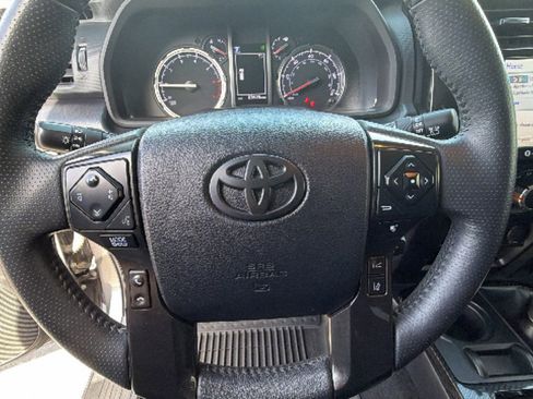Used 2022 Toyota 4Runner TRD Off-Road Premium w/ Moonroof Package AWD/4WD image 18
